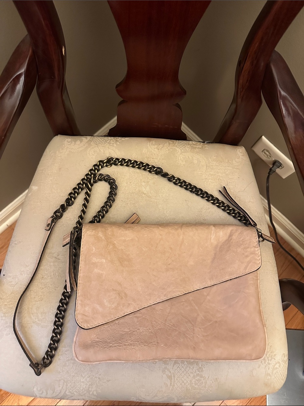 Soft Italian leather Maxon Collection Crossbody w/removable strap, multi pockets